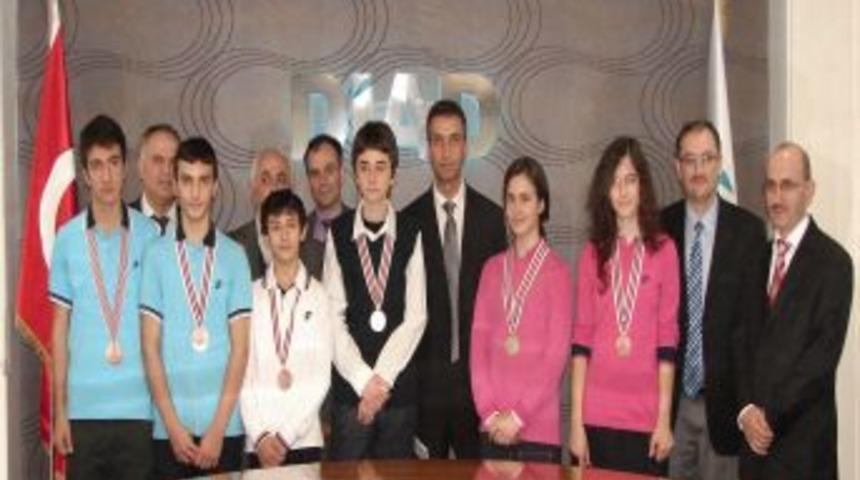 Servergazili &Ouml;ğrenciler Bilim Olimpiyatlarından 6 Madalyayla D&ouml;nd&uuml;
