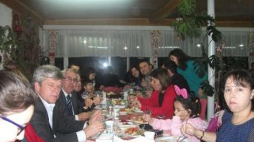 &Ouml;ğretmenler Yemekte Buluştu