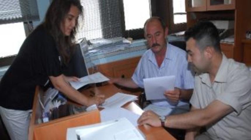 Ceyhan Belediyesi&rsquo;nde İş&ccedil;iler Alışveriş &Ccedil;eklerini Aldı