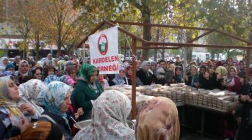 Kardelen Derneği 41 Hatim Ve Bin 1 Y&acirc;sin'li Aşure Dağıttı
