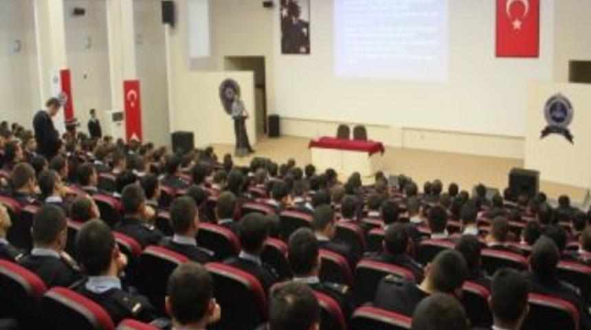 Polis Adayları Konferanslarla Bilin&ccedil;lendiriliyor