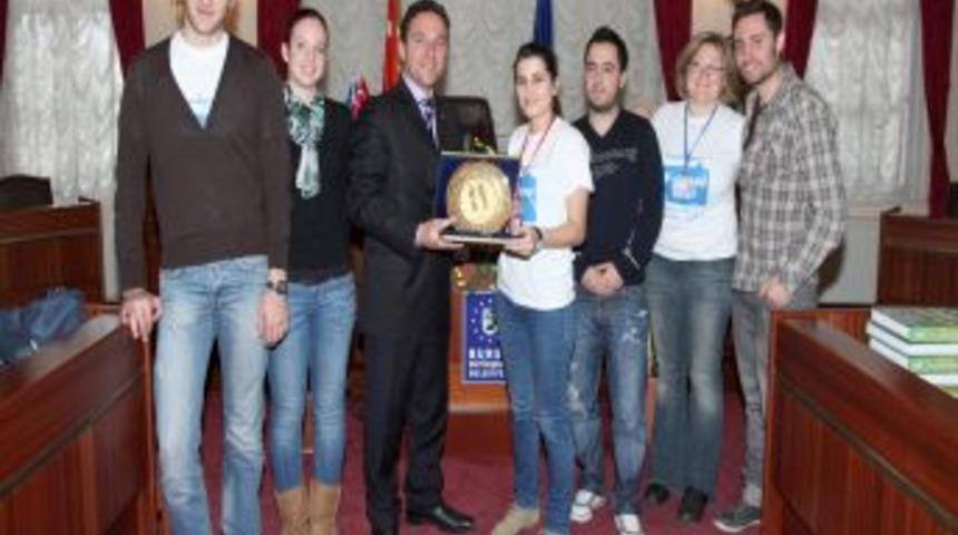 Avrupalı Gen&ccedil;ler B&uuml;y&uuml;kşehir Belediyesi'nde Ağırlandı