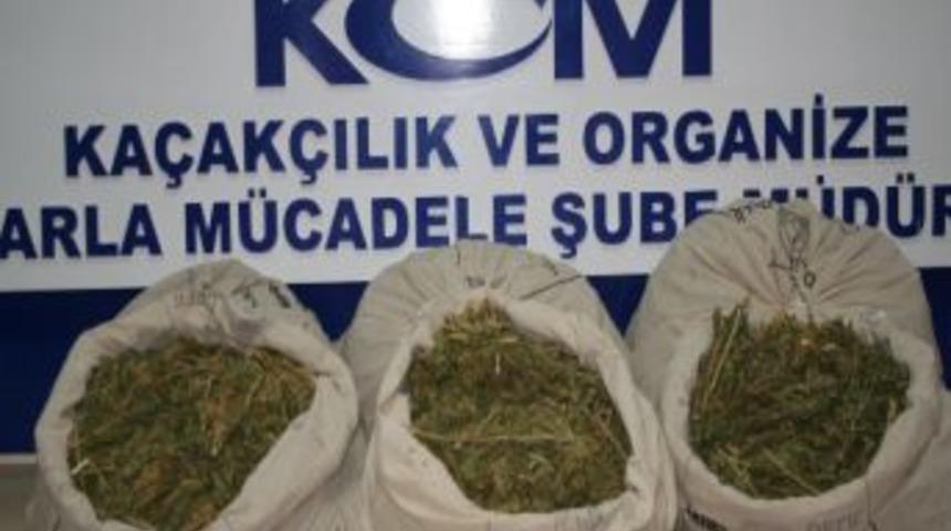 İzmir&rsquo;de 133 Kilo Esrar Ele Ge&ccedil;irildi