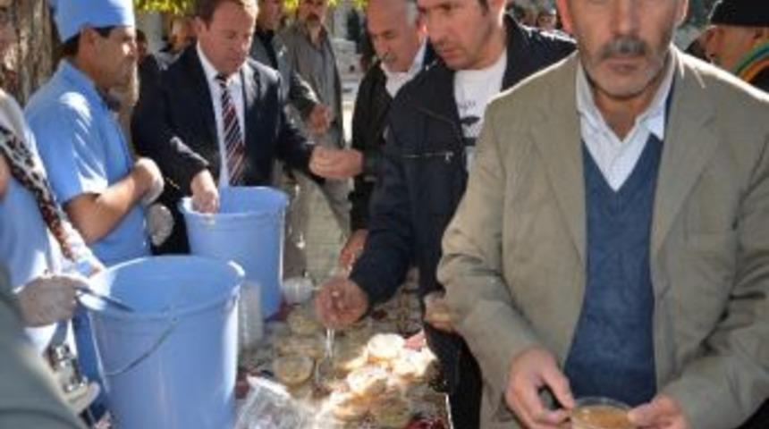 Mut Belediyesi Aşure Dağıttı