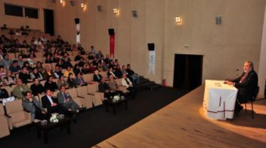 Beylikd&uuml;z&uuml; Belediyesi'nden İlber Ortaylı Konferansı