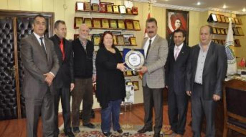 Başkan Tuna'ya 'eğitime Destek' Plaketi