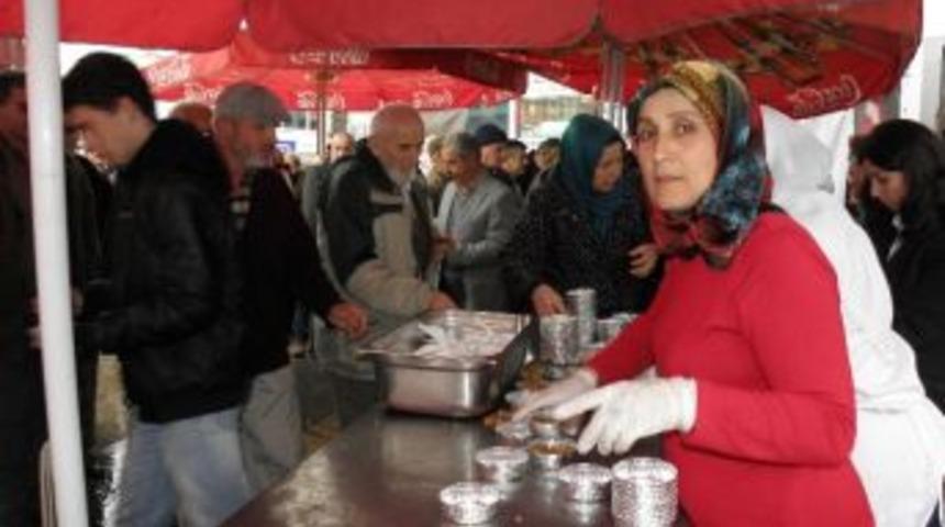 Ak Parti&rsquo;den Vatandaşlara Aşure İkramı