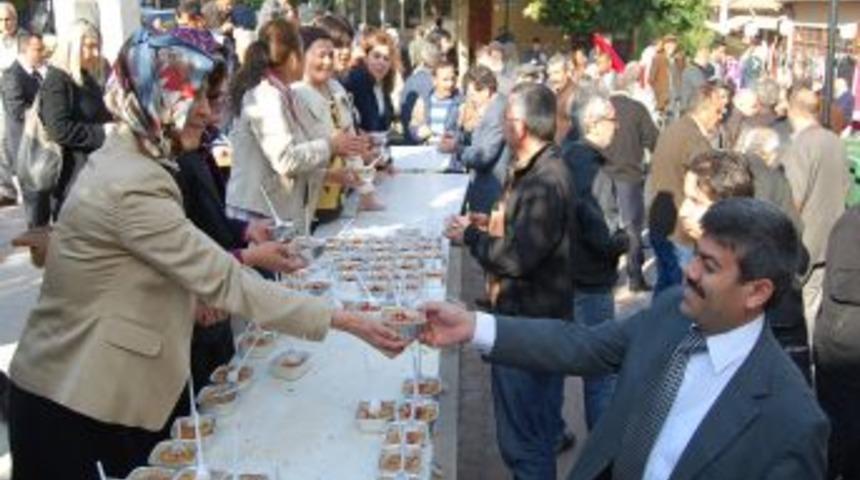 Kozan Belediyesi 3 Bin Kişiye Aşure Dağıttı