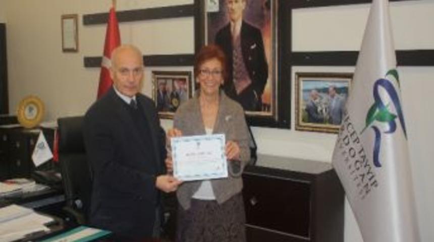 Rize Eski Belediye Başkanlarından Orhon'un Kitapları Rte &Uuml;niversitesi'ne Bağışlandı