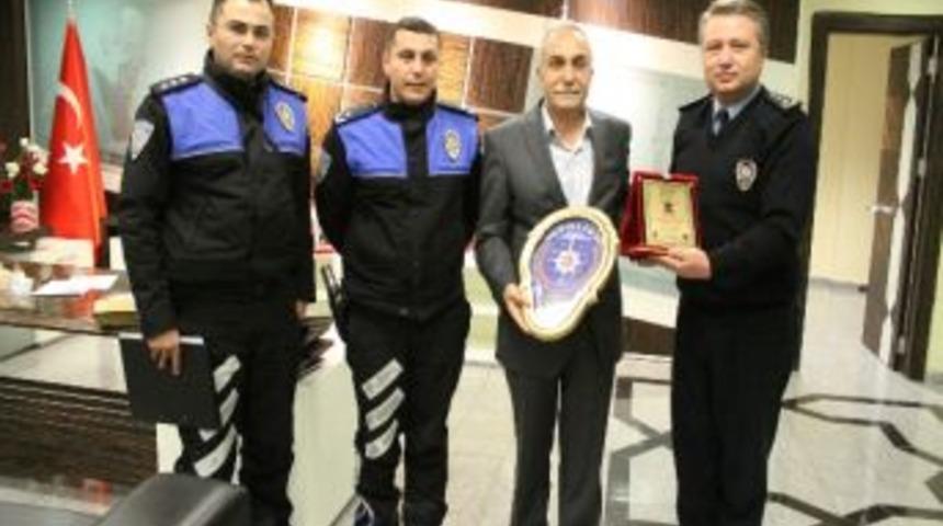 Belediye Başkanı Fakıbaba&rsquo;ya &ldquo;trafikte Yaşayalım Yaşatalım&rdquo; &Ouml;d&uuml;l&uuml;