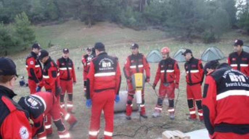 İzmir Asya Arama Kurtarma Ekibi, Kaynaklar'da Iki G&uuml;nl&uuml;k Kamp Yaptı