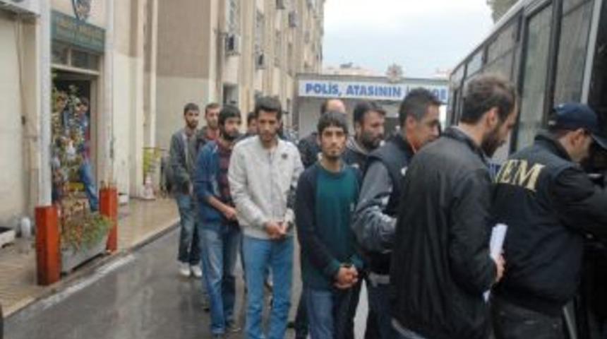 G&ouml;zaltına Alınan &Uuml;niversite &Ouml;ğrencileri Adliyede