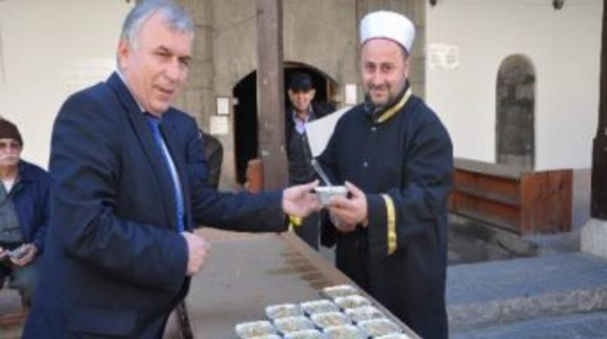 Niksar Belediyesi&rsquo;nden Aşure İkramı