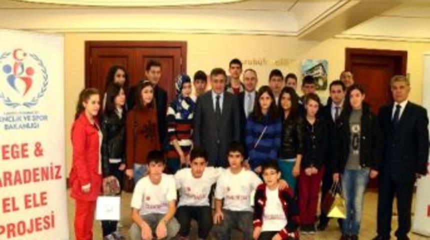 Afyonkarahisar&rsquo;lı &Ouml;ğrenciler Karab&uuml;k&rsquo;te