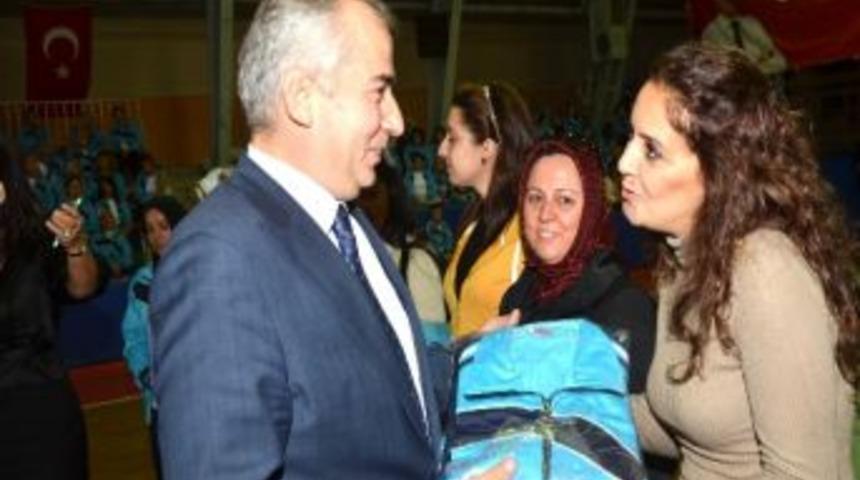 Denizli Belediyesi'nden &Uuml;&ccedil; Bin Kadına Eşofman