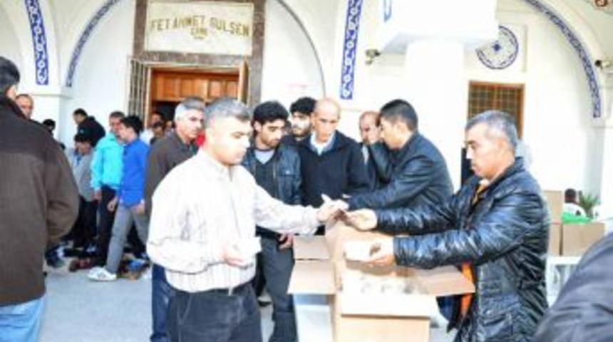 Y&uuml;reğir'de aşure geleneği s&uuml;r&uuml;yor