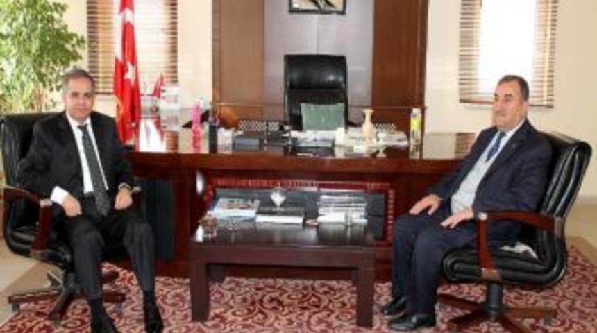 Vali Tapsız, M&uuml;ft&uuml;l&uuml;ğ&uuml; Ziyaret Etti