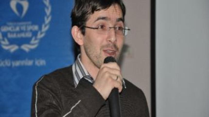 &Ouml;ğrenciler Liderlik Eğitimi Ve Kişisel Gelişim Konularında Bilgilendirildi