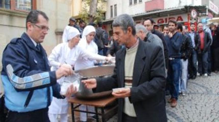 Biga Belediyesi 6 Bin Kişiye Aşure Dağıttı