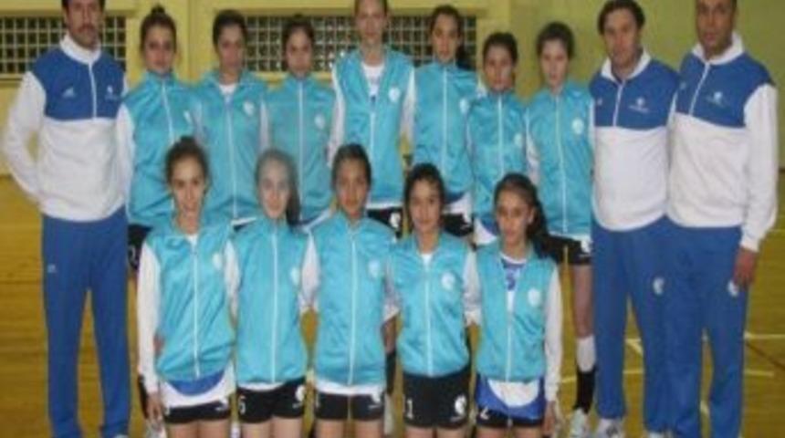 Yıldız Kuğular, Sezona Mağlubiyetle Başladı