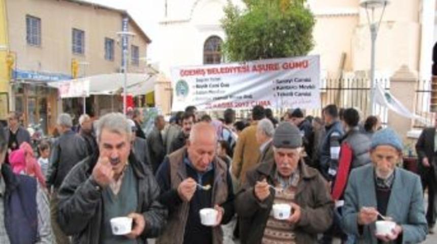 &Ouml;demiş Belediyesi, 5 Bin Kişiye Aşure Dağıttı