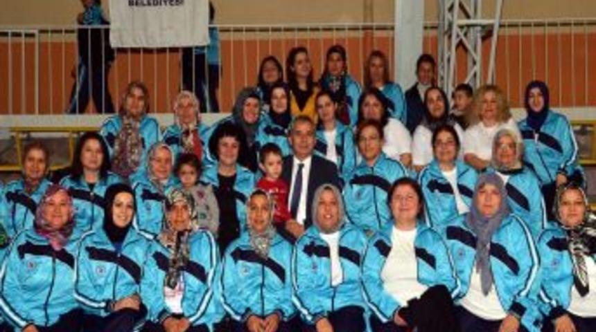 Denizli Belediyesi&rsquo;nden 3 Bin Kadına Eşofman