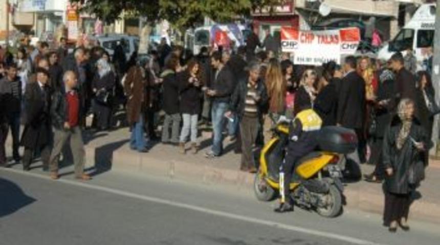 Chp Talas İl&ccedil;e &Ouml;rg&uuml;t&uuml; Aşure Dağıttı