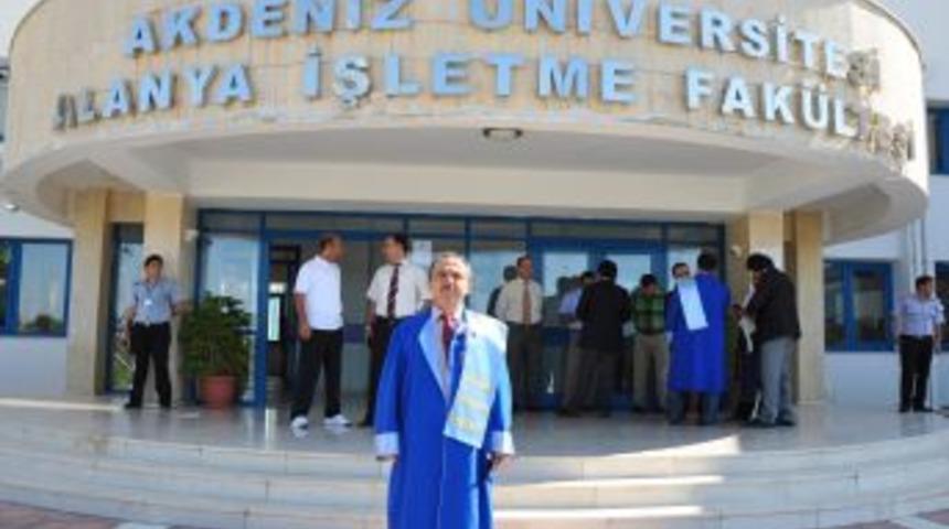 Alanya Elverişli Iklim Ve Havası Nedeniyle Turistlerin Tercihi