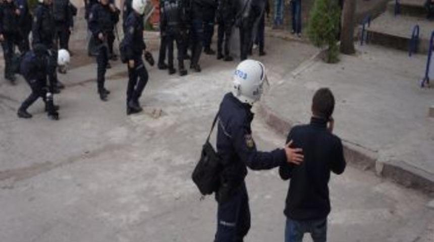 Karşıt G&ouml;r&uuml;şl&uuml; &Ouml;ğrencilerin Kavgası Y&uuml;z&uuml;nden Dil Tarih'te Eğitime Bir Hafta Ara