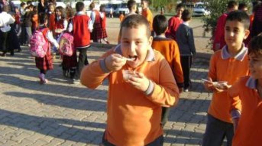 Hoşg&ouml;r&uuml;&rsquo;den Kardeş Okula Aşure