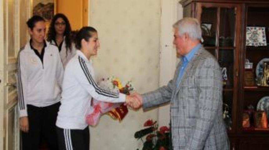 Edirnespor Kadın Basketbol Takımı&rsquo;ndan Hamdi Sedef&ccedil;i&rsquo;ye Ziyaret