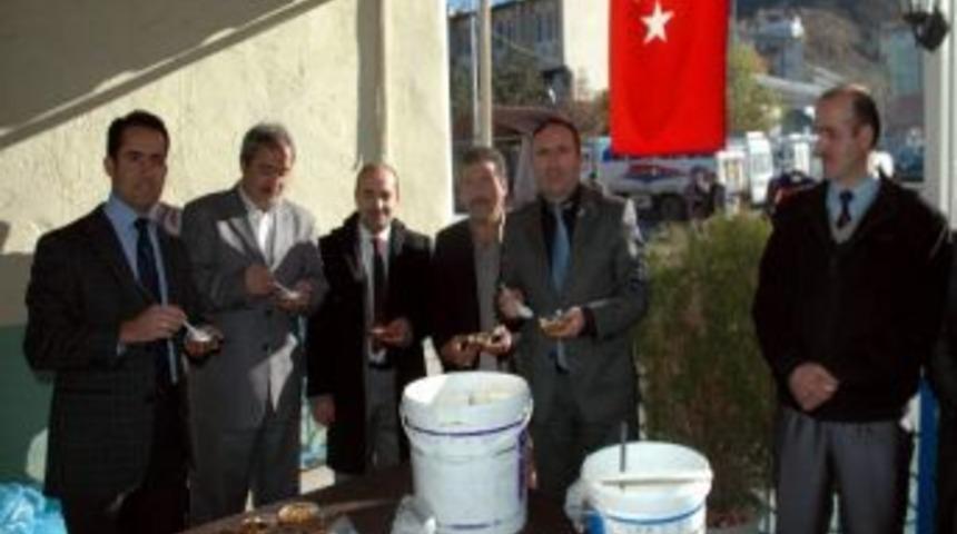 Akıncılar M&uuml;ftl&uuml;ğ&uuml; Bin Kişilik Aşure Dağıttı