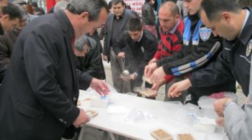 &Ccedil;avdır Emniyeti, Aşure Dağıttı