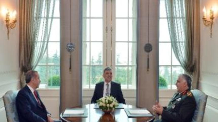 Cumhurbaşkanı G&uuml;l, Yaş &Uuml;yelerine &Ccedil;ankaya K&ouml;şk&uuml;&rsquo;nde &Ouml;ğle Yemeği Verdi