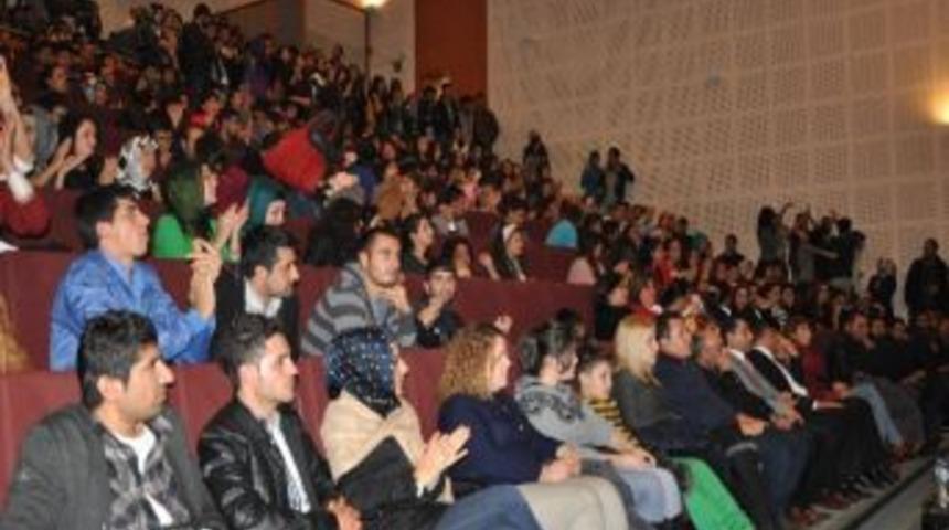 &Uuml;niversitede Pop-rock Ve Arabesk Konserleri Verildi