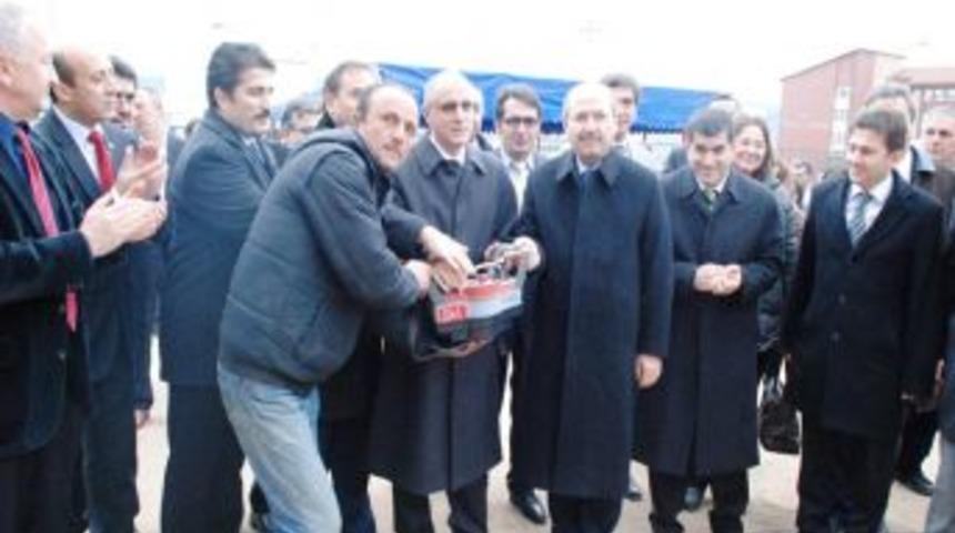 AİB&Uuml; &Ccedil;ok Ama&ccedil;lı Spor Salonu&rsquo;nun Temeli Atıldı