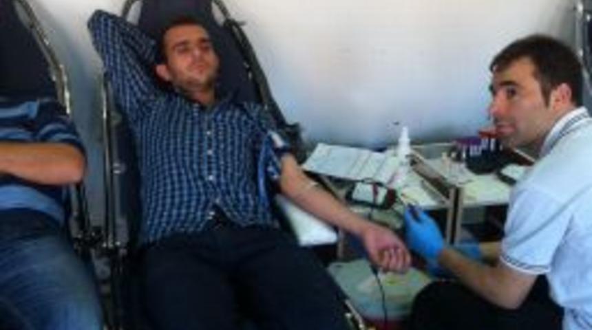 Gen&ccedil; CHP'lilerden Kızılay&rsquo;a Kan Bağışı