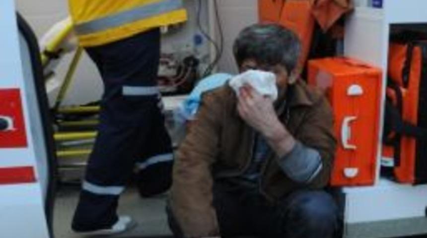 Kamyonu Sollarken Lastik Patladı: 4 Yaralı