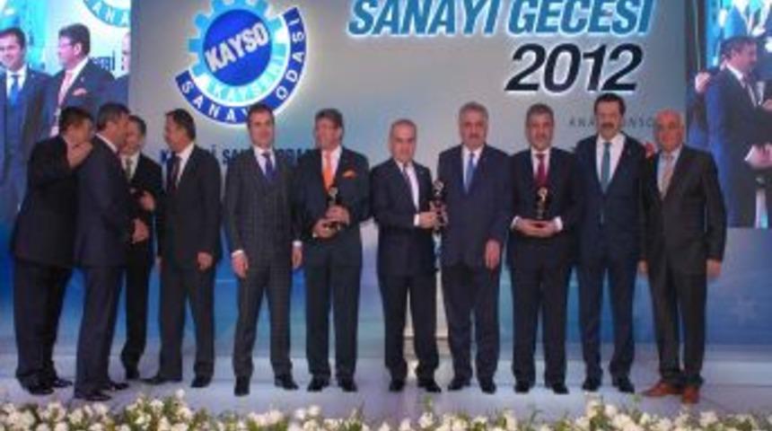 Kayseri Sanayi Odası Gecesi Pastası Kesildi