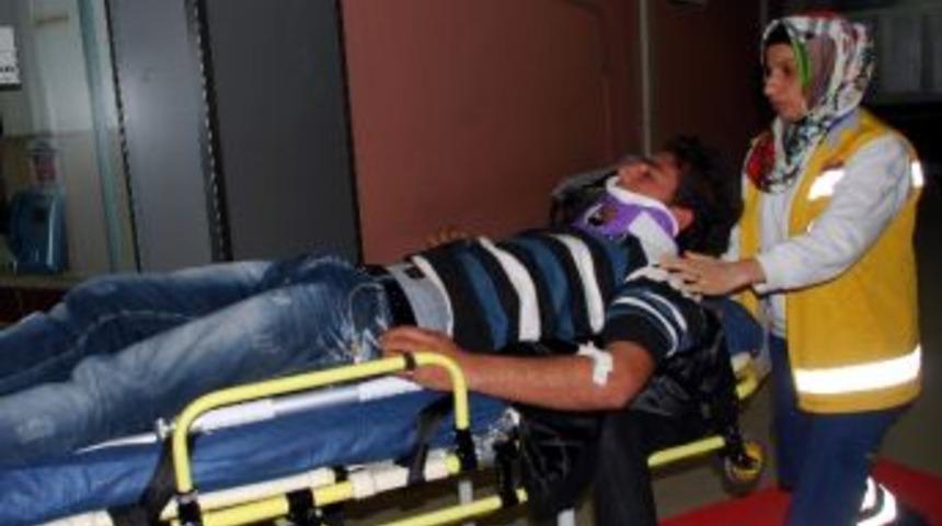 &Ccedil;aldıkları Motosikletle Kaza Yaptılar: 2 Yaralı