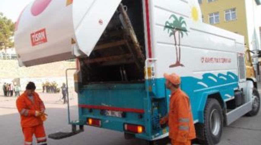 &Ccedil;&ouml;p Konteynerleri Mikroplardan Arındırılıyor