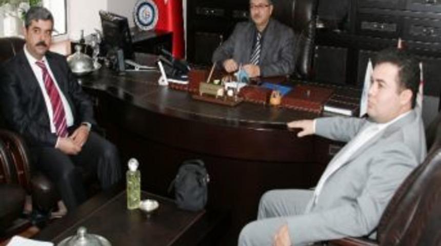 Ambulansa Yol Vermeyen S&uuml;r&uuml;c&uuml;ler Yandı