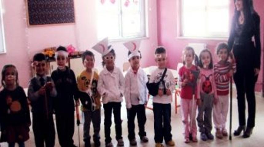 Anaokulu &Ouml;ğrencileri Kızılay G&ouml;n&uuml;ll&uuml;s&uuml; Oldu