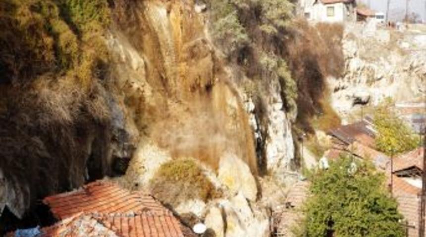 Altındağ'da Heyelan Anı Kameraya Yansıdı