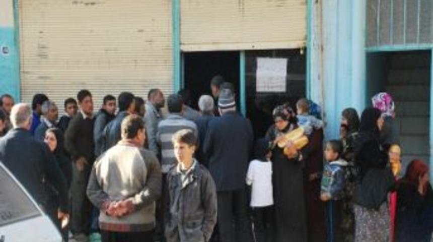 Suriyeli Sığınmacılara Ekmek Yardımı