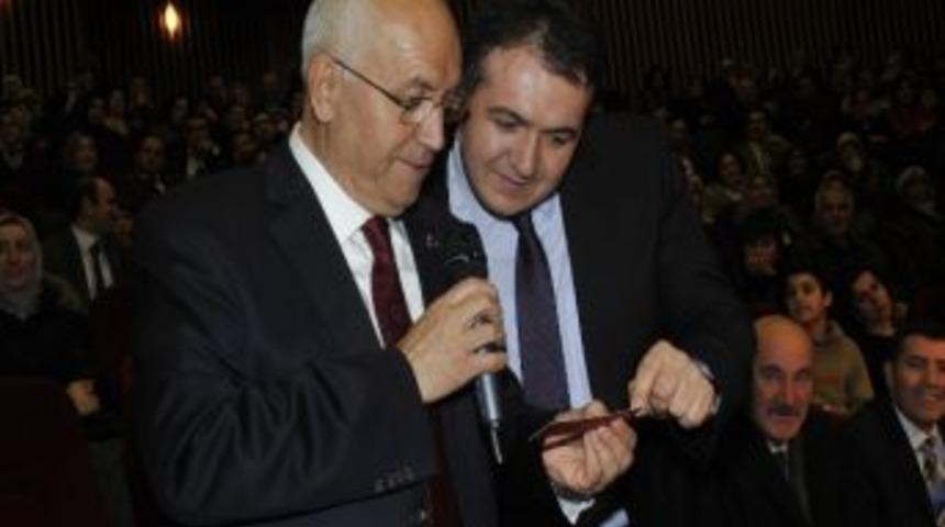 Başkan Yaşar&rsquo;a Eğitime Destek &Ouml;d&uuml;l&uuml;