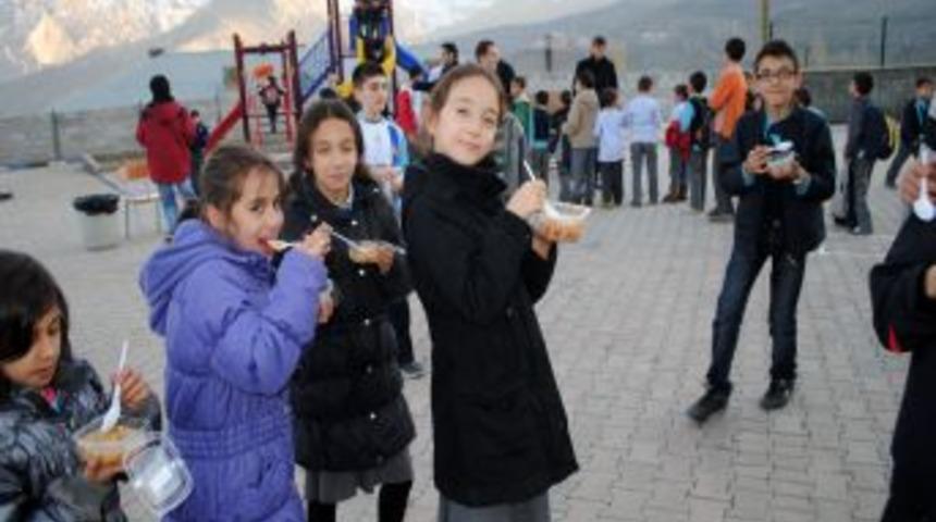 Hakkari &Ouml;zel Hatice Avcı Koleji'nden Aşure Etkinliği