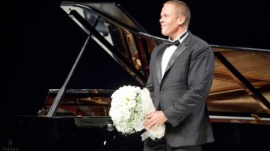 Festivalde Amerikalı Piyanist Tzimon Barto Sahne Aldı