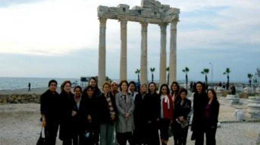 &Ouml;zden Altıparmak Vali Yardımcıları Ve Kaymakam Eşleri İle Manavgat&rsquo;ta