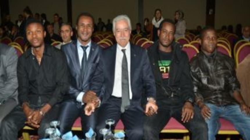 Kongo G&ouml;n&uuml;ll&uuml;lerine Plaket